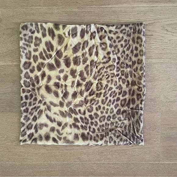 Pottery Barn 18x18 leopard print pillow cover - Picture 1 of 2